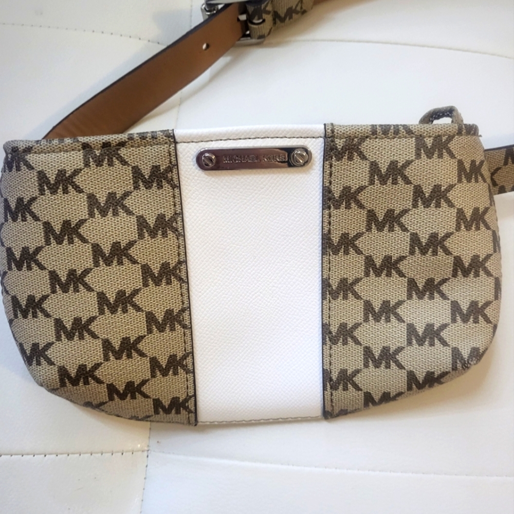NWOT Michael Kors Belt Bag zippered top and adjustable strap